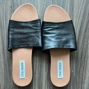 Flat sandals